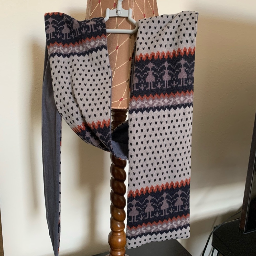 Gray scarf